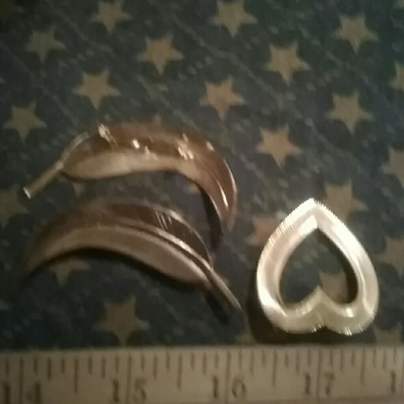 Vintage goldtone pins - Picture 4 of 4